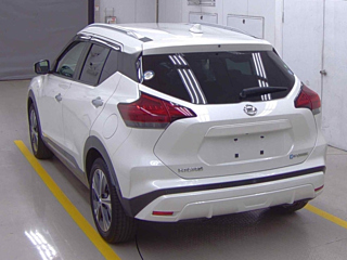NISSAN KIX 2020