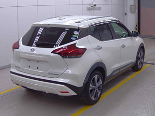 NISSAN KIX 2020