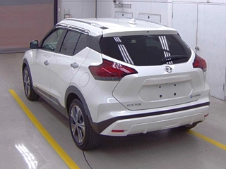 NISSAN KIX 2020