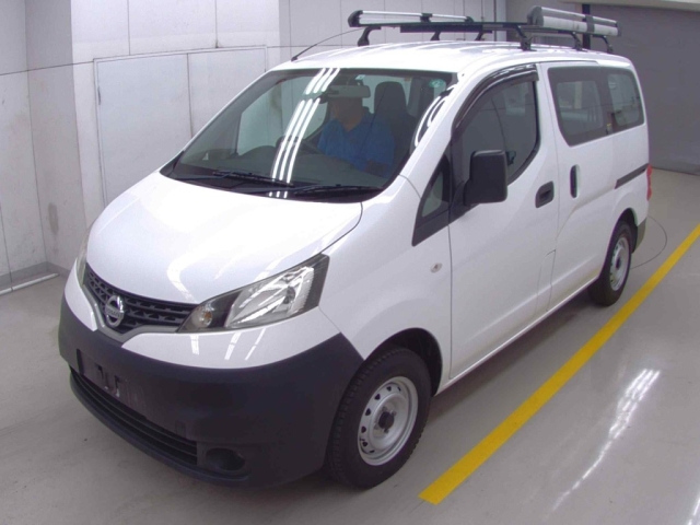 NISSAN NV200 2018