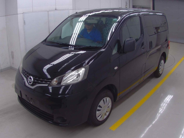 NISSAN NV200 2019