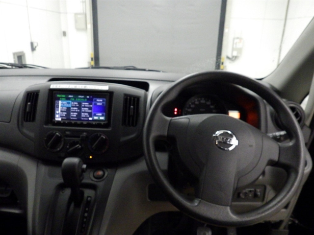 NISSAN NV200 2019