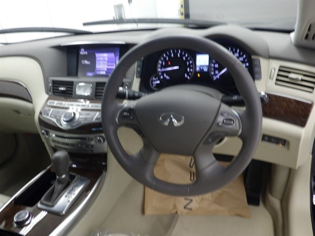 NISSAN FUGA 2015