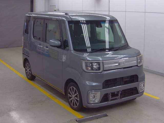 DAIHATSU WAKE 2016