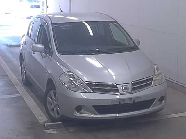 NISSAN TIIDA 2010