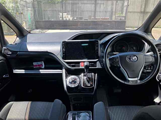 TOYOTA VOXY 2019