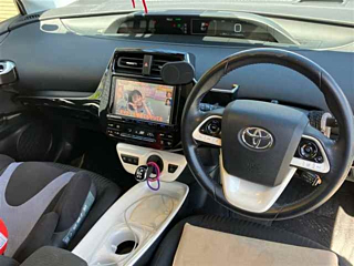 TOYOTA PRIUS 2017