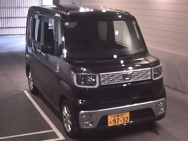 DAIHATSU WAKE 2015