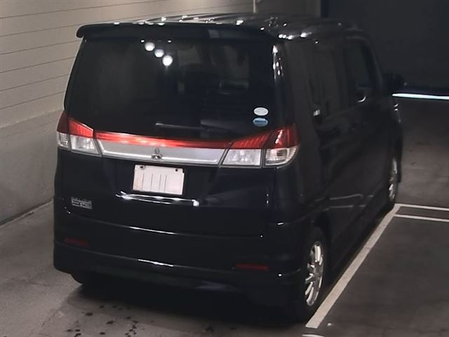 MITSUBISHI DELICA D2 2012