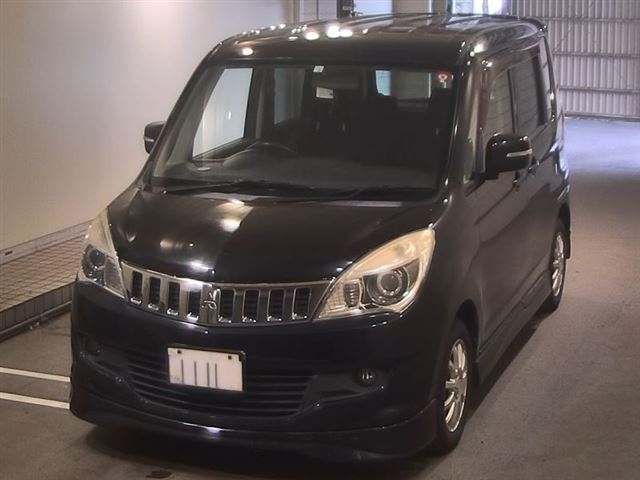 MITSUBISHI DELICA D2 2012