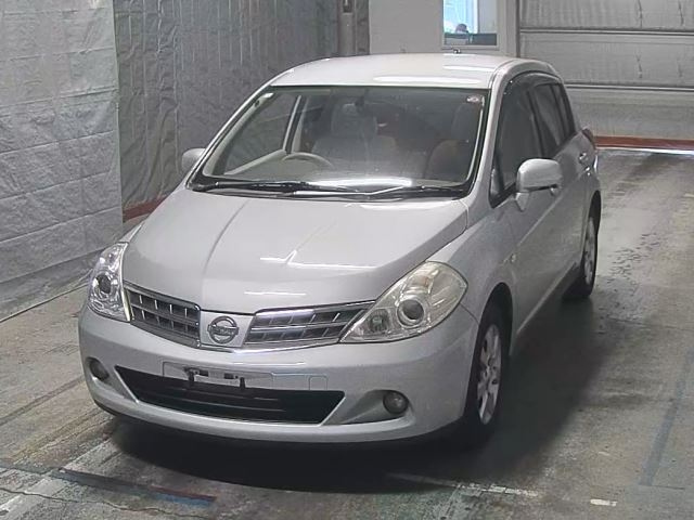 NISSAN TIIDA 2010
