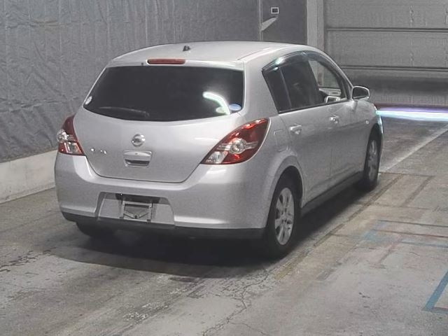 NISSAN TIIDA 2010