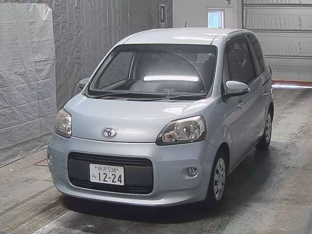 TOYOTA PORTE 2013