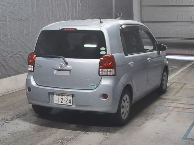 TOYOTA PORTE 2013