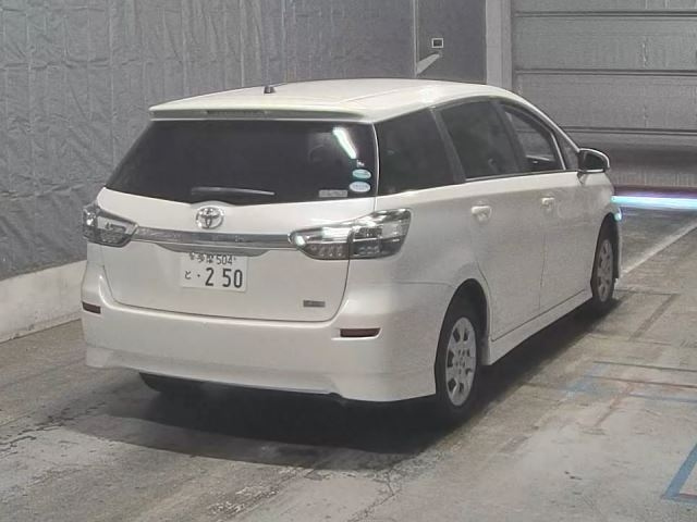 TOYOTA WISH 2015