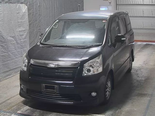 TOYOTA NOAH 2008