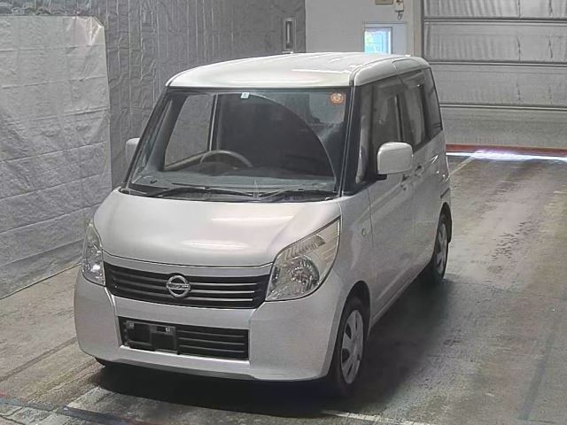 NISSAN ROOX 2010