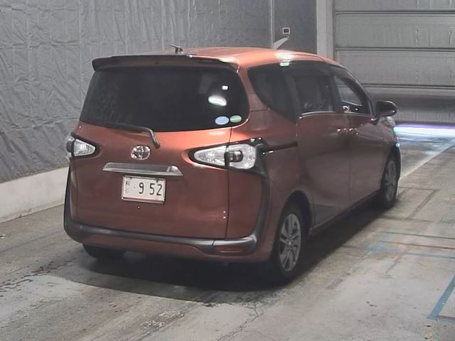 TOYOTA SIENTA 2016