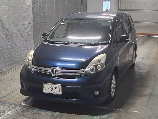 TOYOTA ISIS 2013