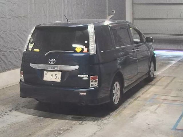 TOYOTA ISIS 2013