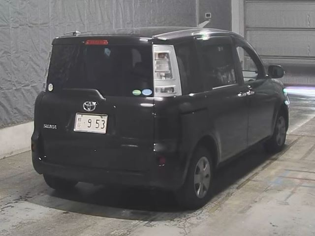TOYOTA SIENTA 2013