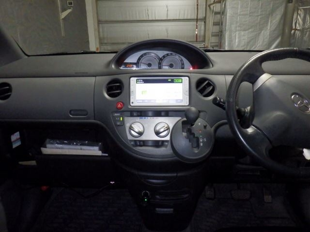 TOYOTA SIENTA 2013
