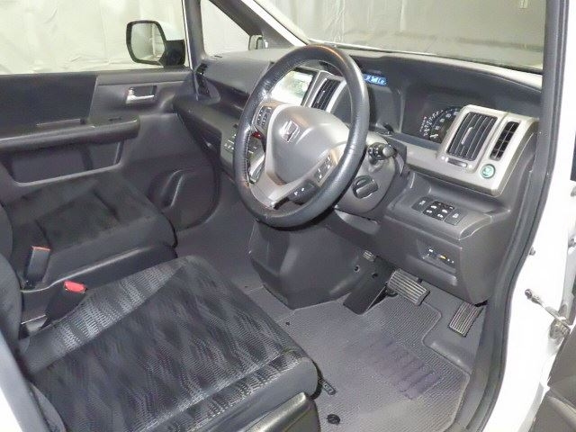 HONDA STEP WAGON 2015