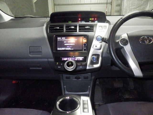 TOYOTA PRIUS ALPHA 2013