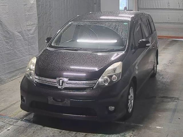 TOYOTA ISIS 2011