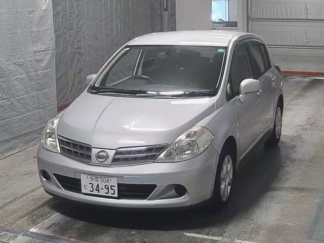 NISSAN TIIDA 2010