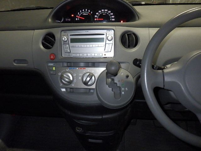 TOYOTA SIENTA 2011