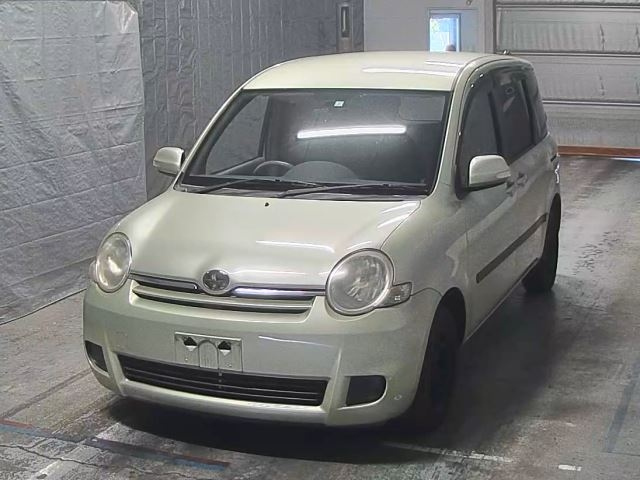 TOYOTA SIENTA 2011