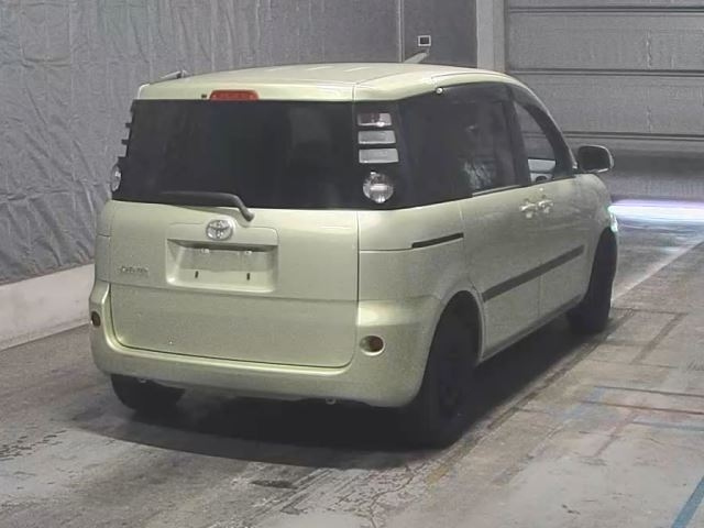 TOYOTA SIENTA 2011