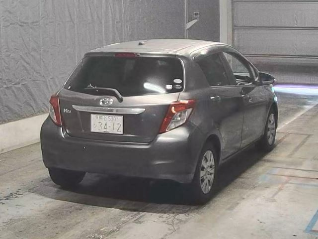 TOYOTA VITZ 2011