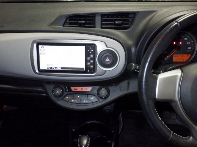 TOYOTA VITZ 2011