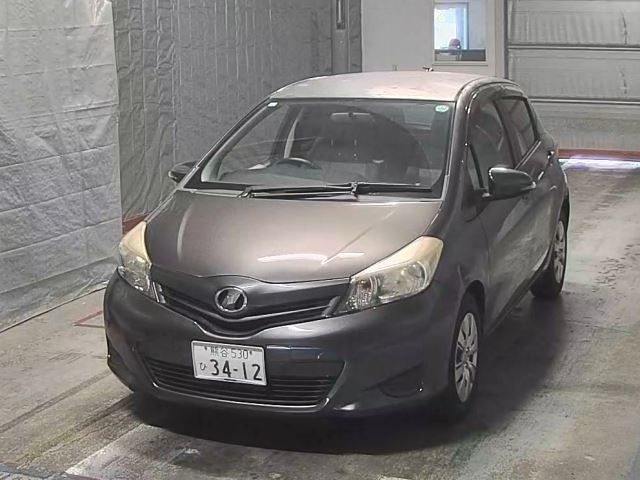 TOYOTA VITZ 2011