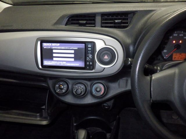 TOYOTA VITZ 2011