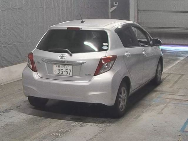 TOYOTA VITZ 2011