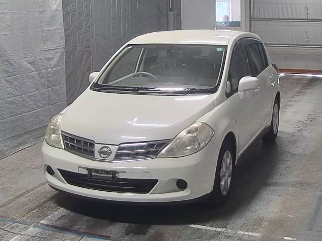 NISSAN TIIDA 2010