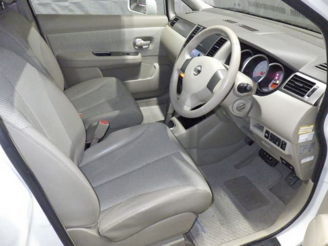 NISSAN TIIDA 2010
