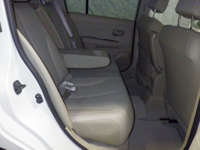 NISSAN TIIDA 2010