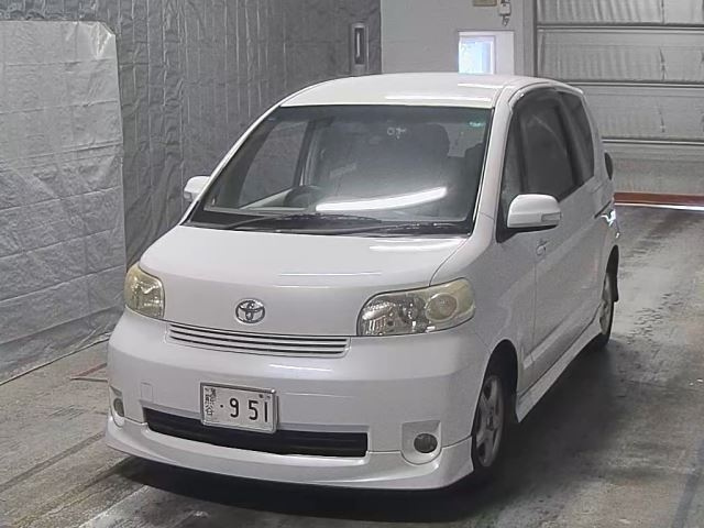 TOYOTA PORTE 2009