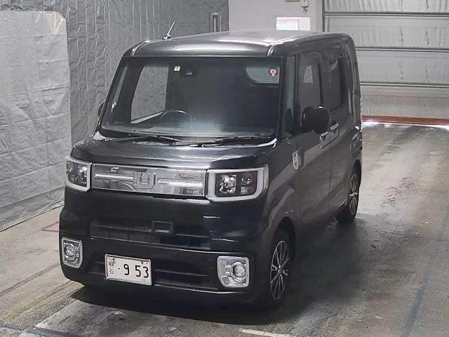 DAIHATSU WAKE 2016
