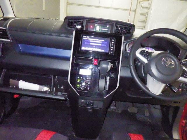 TOYOTA ROOMY 2018