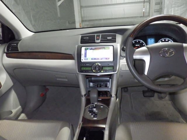 TOYOTA PREMIO 2012