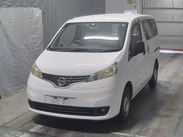 NISSAN NV200 2015