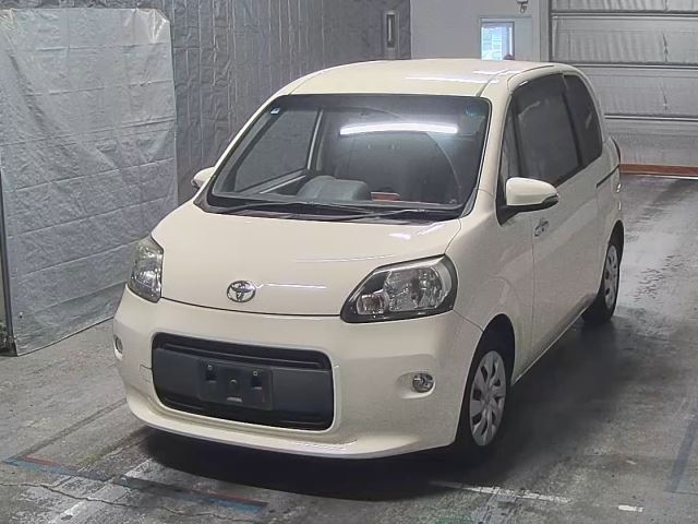 TOYOTA PORTE 2012