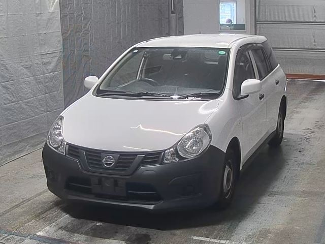 NISSAN AD 2018