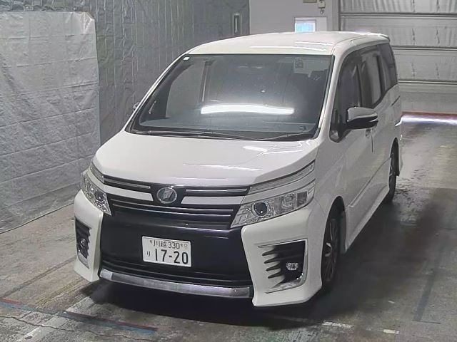 TOYOTA VOXY 2015