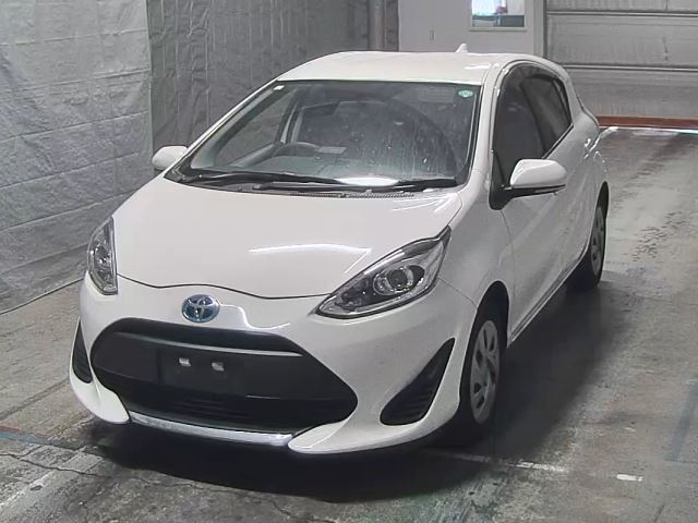 TOYOTA AQUA 2021